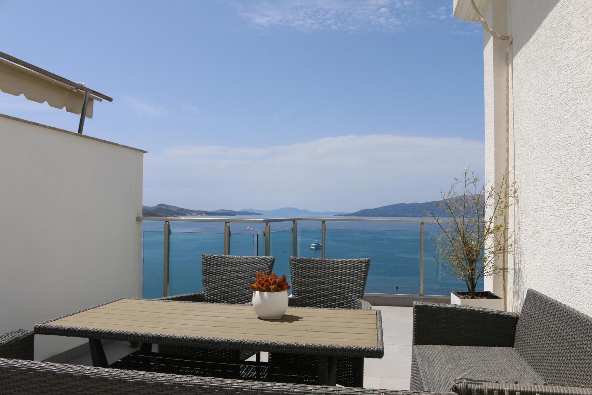 Rocknest Sea View Penthouse Apartment Sarande Exterior photo